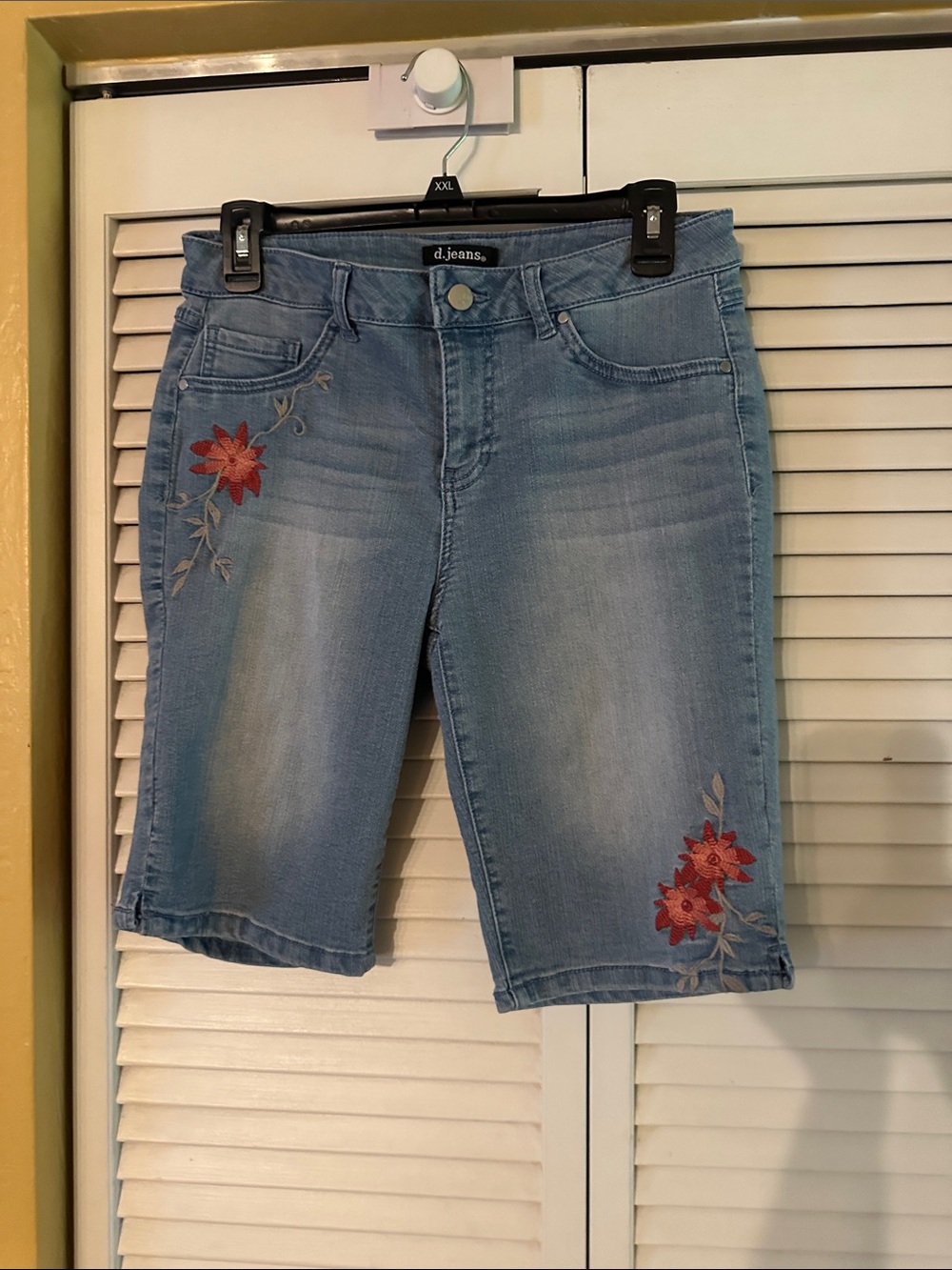 d. jeans Light Blue Denim Bermuda Shorts with Red Floral Embroidery